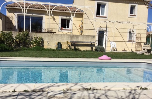 Rognonas House | Villa + swimming pool + terrace and garden 750m2 5 minutes TGV from Avignon