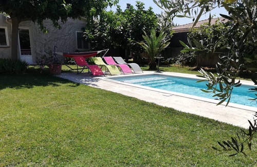 Rognonas House | Villa + swimming pool + terrace and garden 750m2 5 minutes TGV from Avignon
