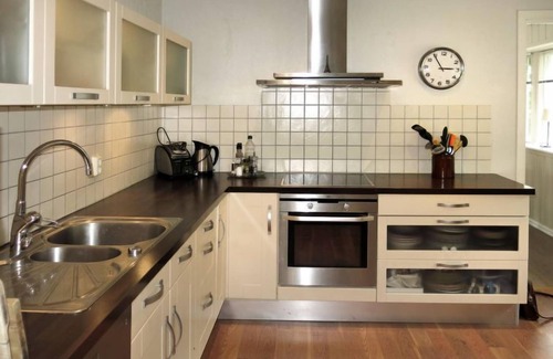 Hoyanger House | Villa Syltebær: Oceanfront Retreat with Spa & Pet-Friendly Amenities