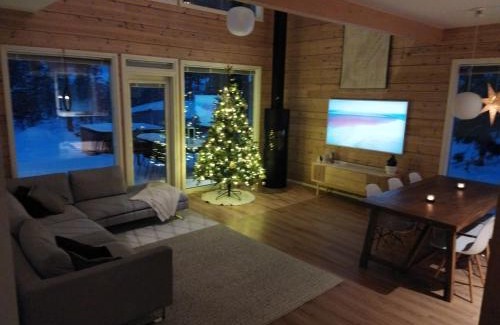 Rovaniemi Villa | Kid-Friendly Villa Tähti with Hot Tub & 4-Star Comfort