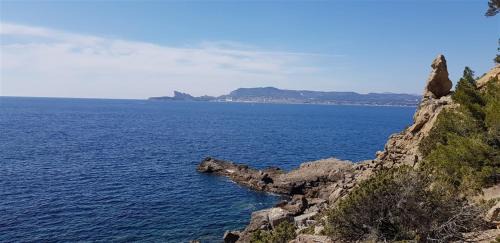 Carnoux-en-Provence House | Villa T3: Enjoy a Private Pool and Outdoor Dining Near Cassis