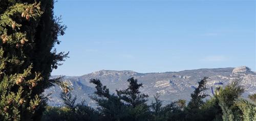 Carnoux-en-Provence House | Villa T3: Enjoy a Private Pool and Outdoor Dining Near Cassis