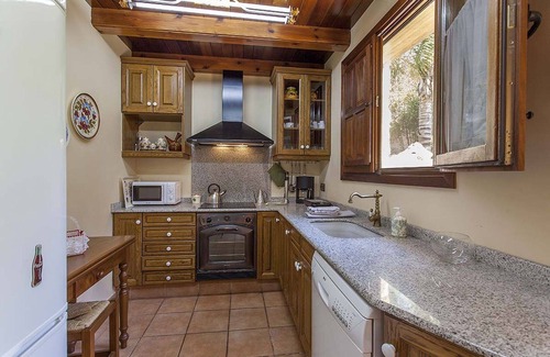 Pedralba Apartment | Villa Tamarit: Family-Friendly Retreat with Pool and Garden