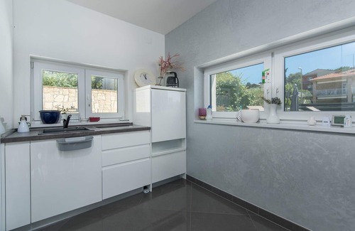 Vintijan Villa | Villa Tao: Elegant Retreat with Private Pool and Pet Friendly