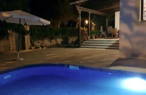 Cala Llombards Villa | Villa Tardía: Family-Friendly Retreat Awaits Your Stay