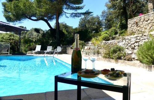 Tourtour Villa | Villa Tarentelle: Heated Pool & Breathtaking Ocean Views