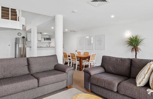 Mulwala Villa | Villa Tarni Unit 7 Lake Mulwala frontage and short walk to all clubs