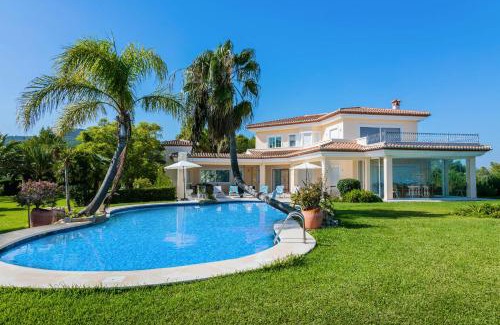 Tarraula Villa | Experience Villa Tarraula with Pool & Child-Friendly Comfort