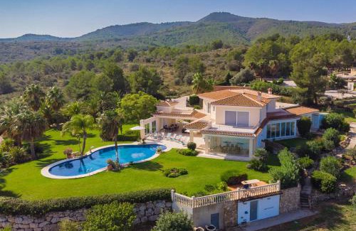 Tarraula Villa | Experience Villa Tarraula with Pool & Child-Friendly Comfort