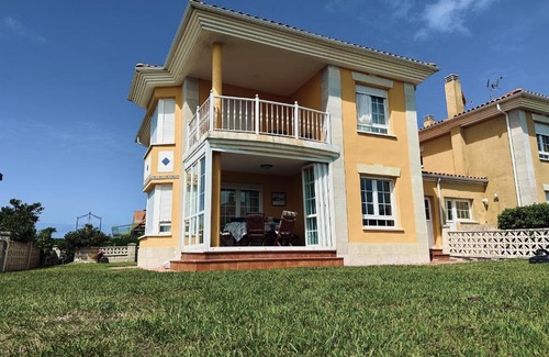 Cabo de Ajo Ski Chalet | Villa Tarredonas: Family-Friendly Escape with High Ratings