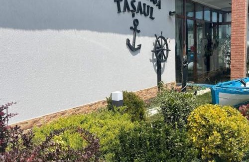 Navodari Villa | Discover Villa Tasaul: Beachfront Retreat with Ocean Views