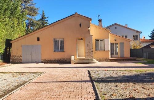 Couronne Urbaine Villa | Villa Tassigny: Guest Rated 9.6 with Family & Pet Amenities