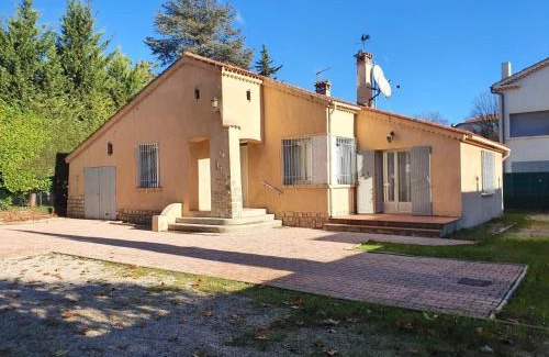 Couronne Urbaine Villa | Villa Tassigny: Guest Rated 9.6 with Family & Pet Amenities