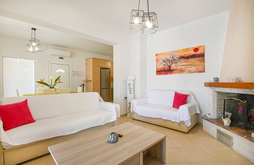 Gazatika Villa | Villa Telio: Family-Friendly Retreat with Pool & A/C