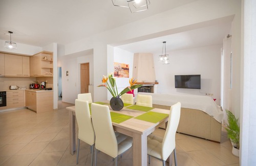Gazatika Villa | Villa Telio: Family-Friendly Retreat with Pool & A/C
