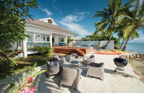 Papeto'ai Villa | Relax at Villa Tepoe: Poolside Retreat with Private Beach