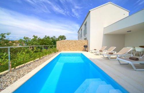 Dobrinj Villa | Villa Terra: Oceanfront Getaway with Pool and Pets Welcome