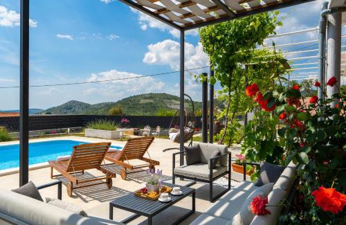 Blizna Donja House | Villa Ante: Oceanfront Oasis with Pool & Breakfast Included