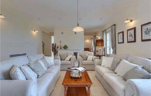 Kastelir House | Discover Villa Terrarossa Kastelir: Family & Pet Friendly