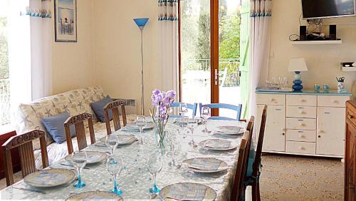 Ceyreste Villa | Oceanfront Villa Terre Brûlée: Rated 9.5/10 Stay Awaits