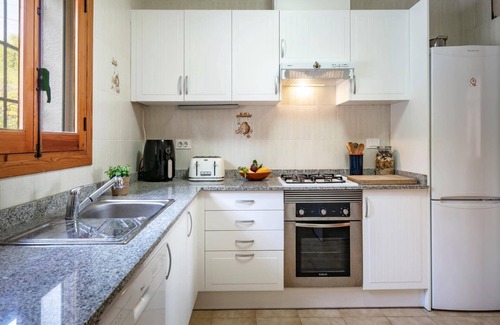 Urbanizacion La Mandarina Villa | Discover Villa Tesoro: Family-Friendly Retreat with Pool