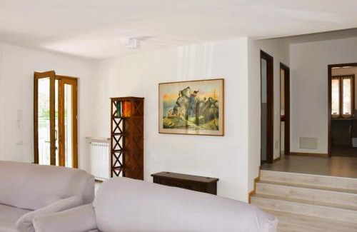 Rivoli Veronese Villa | Villa Tessari: Family-Friendly Retreat with Ocean Views
