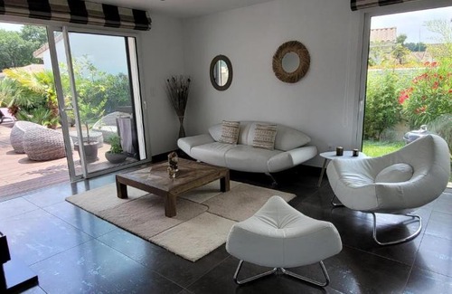 La Teste-de-Buch Villa | Villa Testerine: Family-Friendly Retreat with Pool & Top Rating