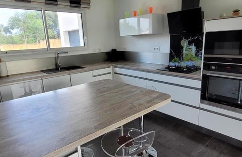 La Teste-de-Buch Villa | Villa Testerine: Family-Friendly Retreat with Pool & Top Rating