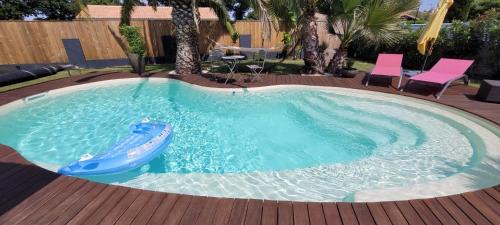La Teste-de-Buch Villa | Villa Testerine: Family-Friendly Retreat with Pool & Top Rating