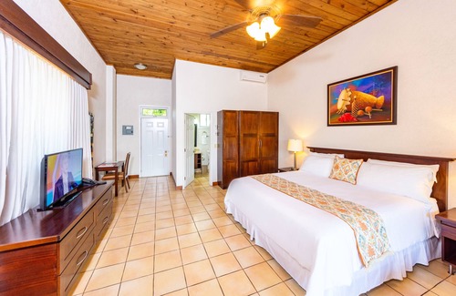 F.w.i Hotel | Villa Thérèse: Relax by the Pool and Indulge in Spa Bliss