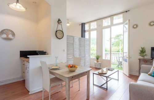 Pontaillac Apartment | Discover Villa Thaïs: Oceanfront Escape with Spa & Breakfast