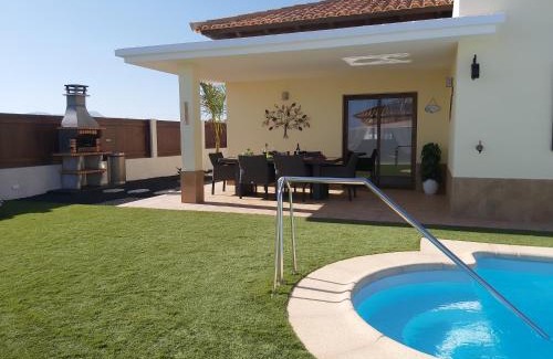 Caleta de Fuste Villa | Villa Thais: Private Pool Oasis in Caleta de Fuste