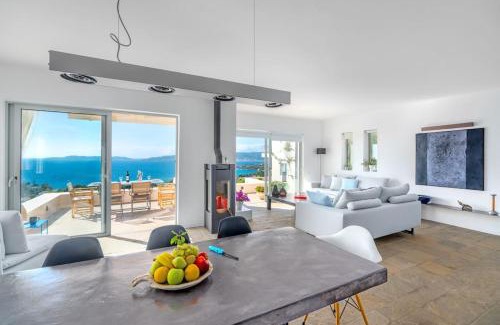 Agios Emilianos Villa | Villa Thalia: Oceanfront Haven with Perfect Guest Ratings