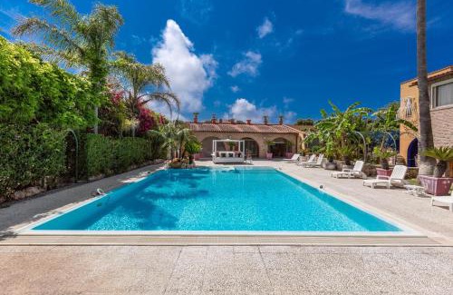 Taranto Apartment | Villa Thalissa: Pet-Friendly Retreat with Ocean Views