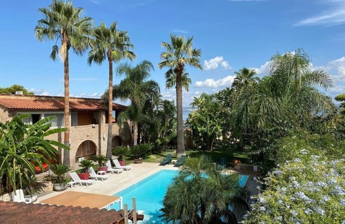 Taranto Villa | Villa Thalissa - Relaxing Retreat with Pool & Sea Views