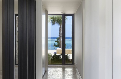 North Sound Villa | Experience Villa The Beach House with Ocean Views & Spa
