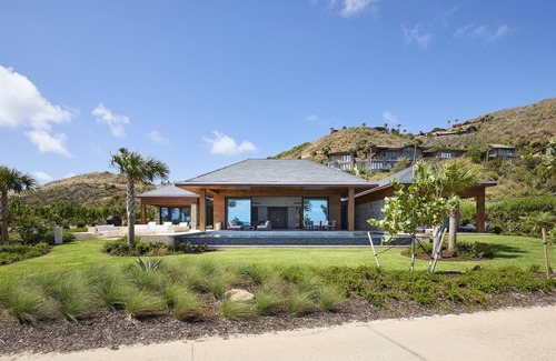 North Sound Villa | Experience Villa The Beach House with Ocean Views & Spa