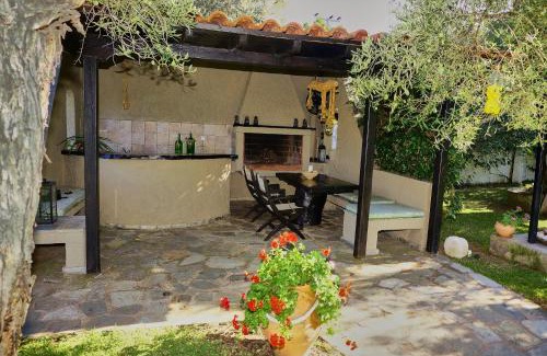 Ormos Panagias House | Elegant Villa The Cosy Olive with Ocean View & Family-Friendly