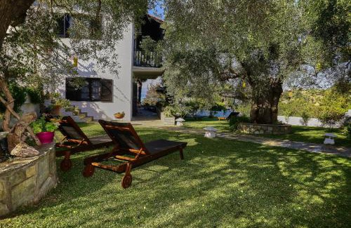 Ormos Panagias House | Elegant Villa The Cosy Olive with Ocean View & Family-Friendly