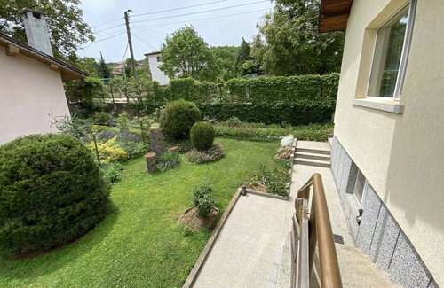 Rakitnitsa House | Charming Villa The Library: Ocean Views and Breakfast Included