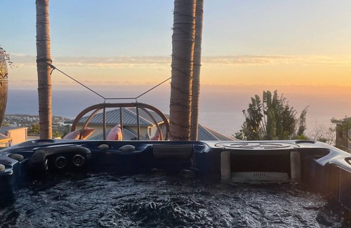 Les Avirons Villa | Villa The View: Serene Ocean Views with Spa & Hot Tub