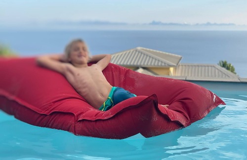 Les Avirons Villa | Villa The View: Serene Ocean Views with Spa & Hot Tub