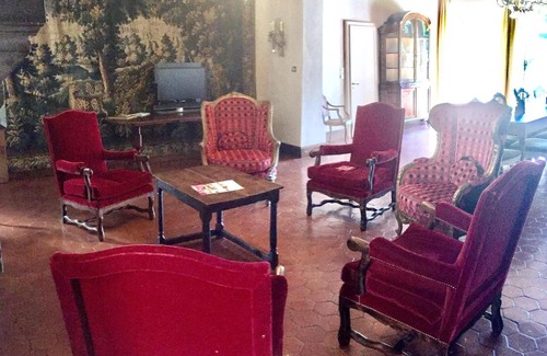 Soignies Bed & Breakfast | Villa Theresa: Family-Friendly Stay Near Pairi Daiza