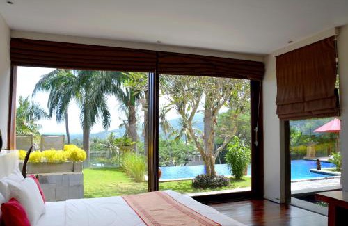 Senggigi Villa | Villa Tiara: Guest Rated 9/10 with Oceanfront Pool & Spa