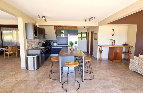 Temae Villa | Villa Tiarenui: Oceanfront Escape with Pool and Spa