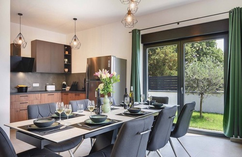 Jadreski Villa | Experience Villa Tika in Jadreski: Pool, Spa & Family Fun