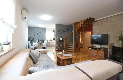 Murvica Villa | Discover Villa Tinov Dvor: Exceptional Child-Friendly Stay