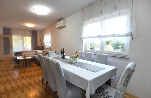 Murvica Villa | Discover Villa Tinov Dvor: Exceptional Child-Friendly Stay
