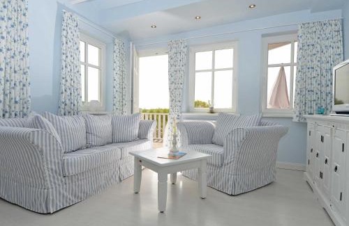 Sellin Villa | Cozy Villa "To Hus" Appartment with Ocean View & Balcony