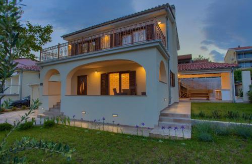Cizici Villa | Seaside Villa Toic: Breathtaking Ocean Views Await